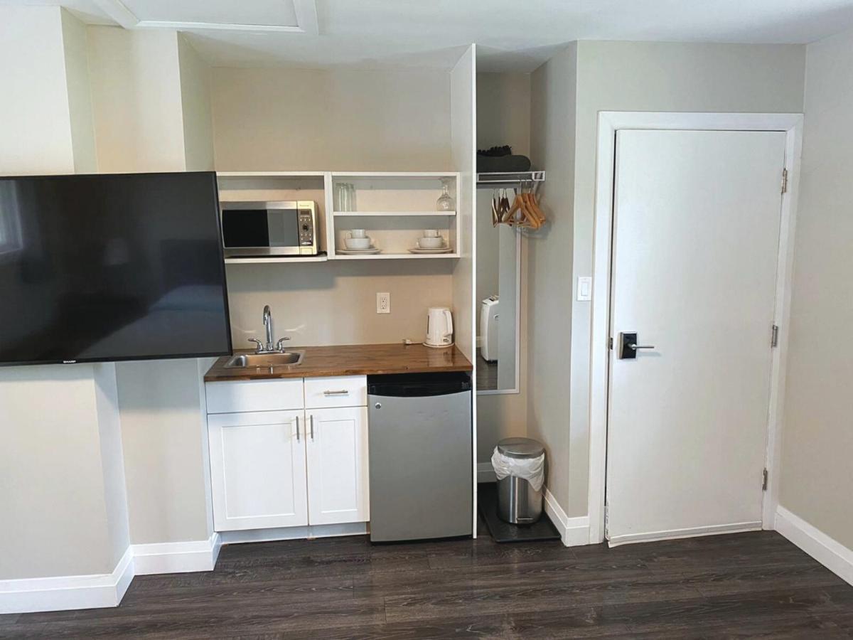 Entire Bachelor Unit En-Suite Uptown Waterloo - E5 Buitenkant foto